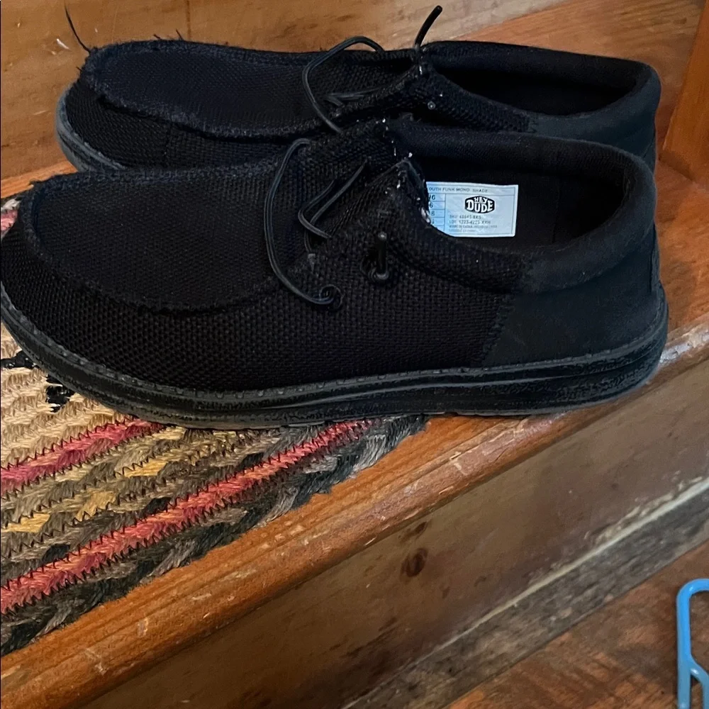 Hey Dude BOYS Black Loafers size 6 - Picture 1 of 7
